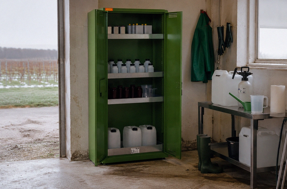 Ormar za pesticide koji se nalazi u ambijentalnom okruženju